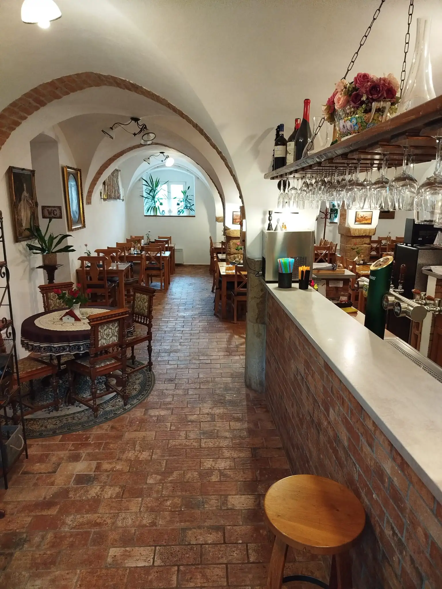 Interiér - bar restaurace