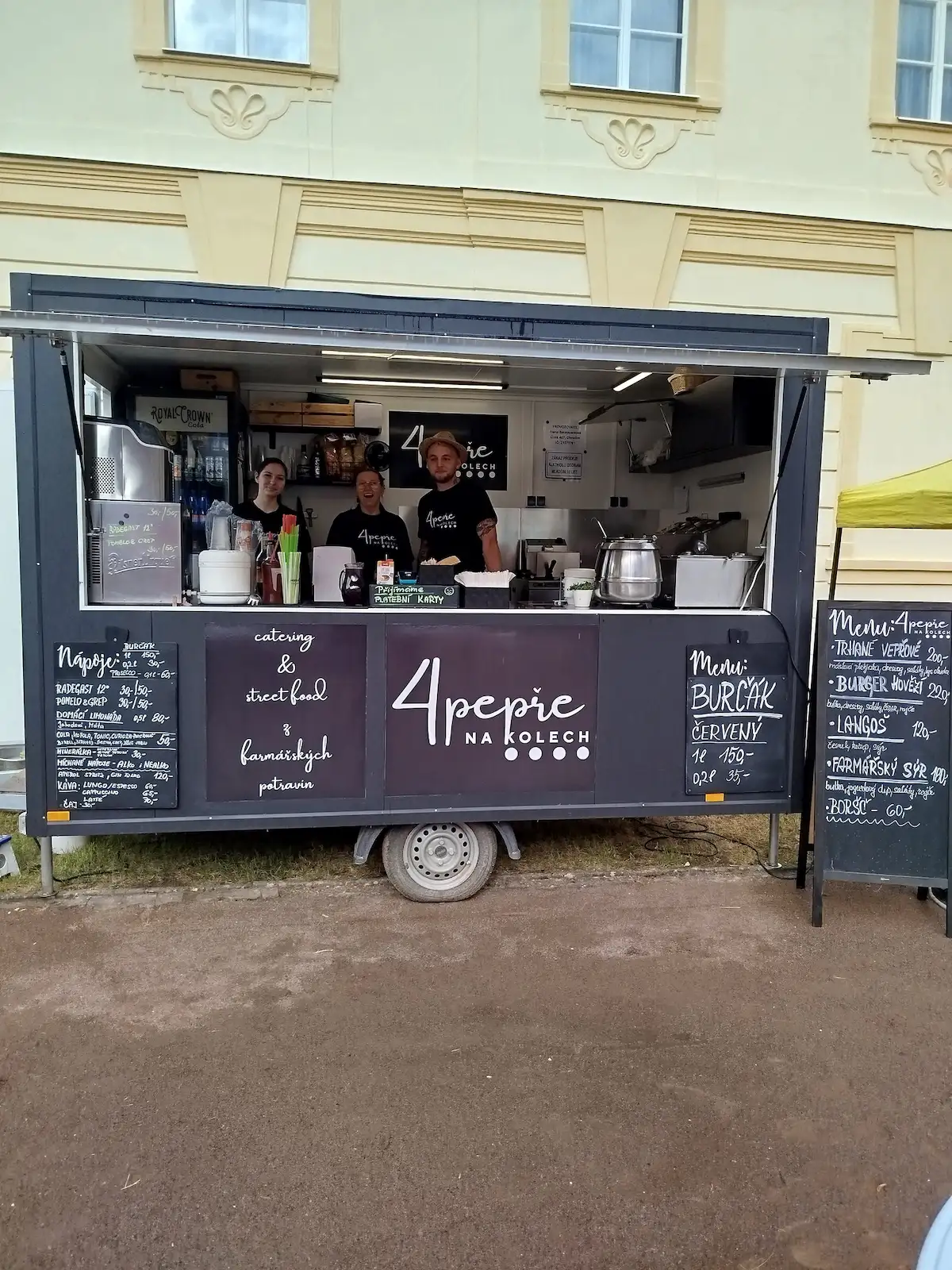 Food truck - foodruck s lidmi