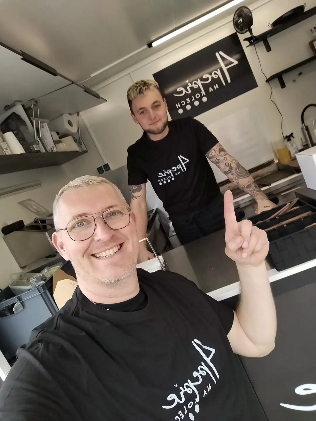 Food truck - selfie ve foodtracku